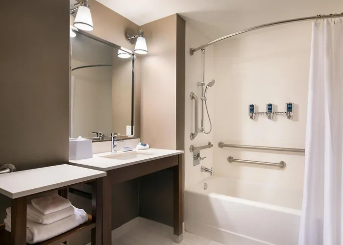 Hotel Four Points By Sheraton At Phoenix Gateway Airport 3*