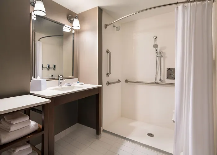 Four Points By Sheraton At Phoenix Gateway Airport Hotel 3*