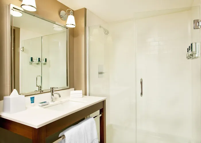 Four Points By Sheraton At Phoenix Gateway Airport
