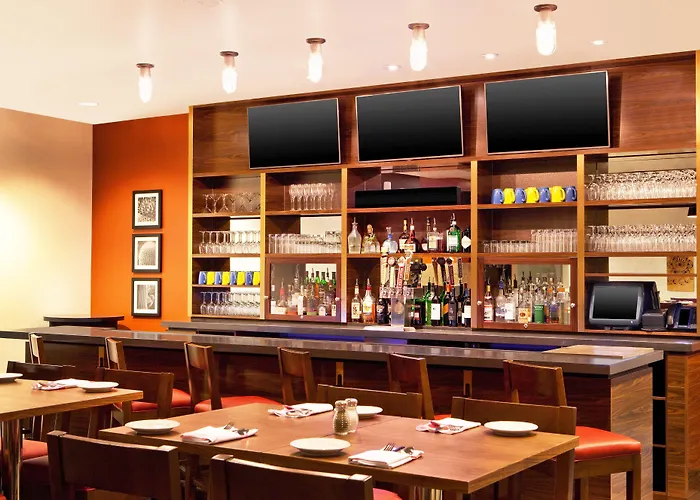 Hotel Four Points By Sheraton At Phoenix Gateway Airport 3*