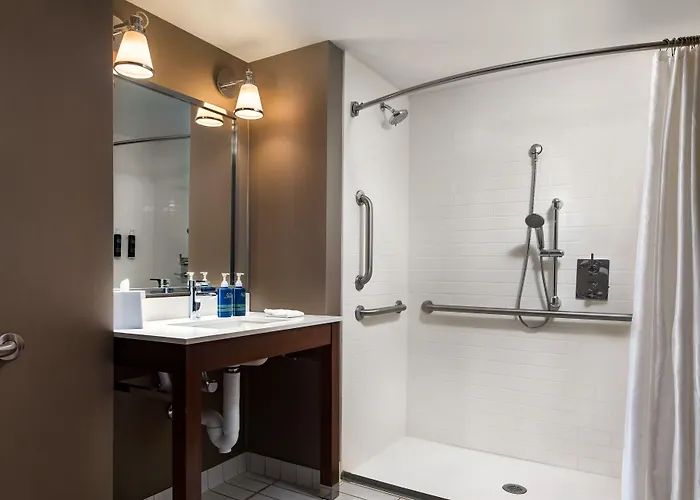 Hotel Four Points By Sheraton At Phoenix Gateway Airport 3*