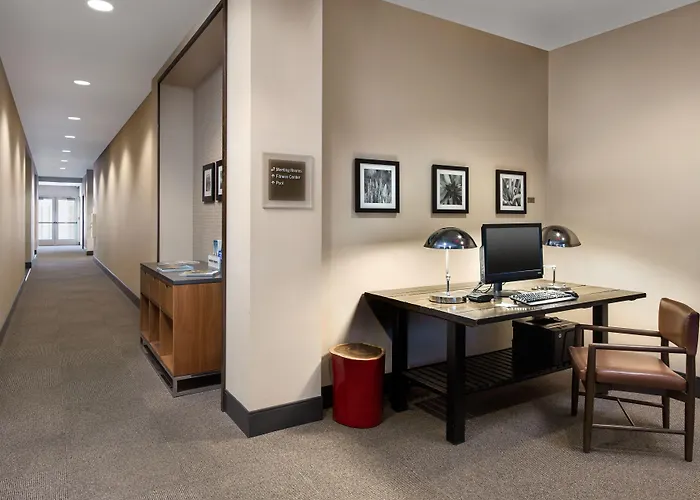 Four Points By Sheraton At Phoenix Gateway Airport 3*